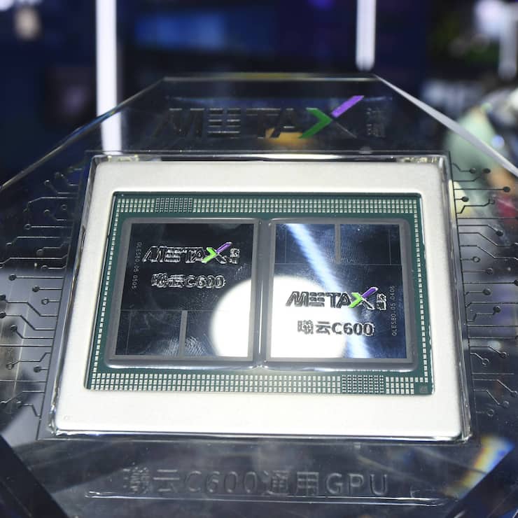 Ein Grafikprozessor (GPU) von Metax an der World Artificial Intelligence Messe in Shanghai.