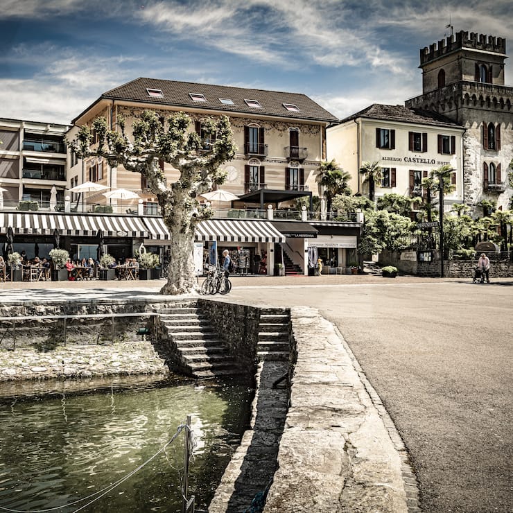 Ascona TI: An der Uferpromenade des Lago Maggiore scheint die Sonne vier Stunden länger als in Zermatt.