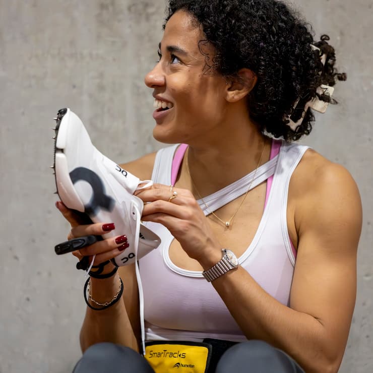  Foto: Benjamin Soland, 15.12.2025, Bern (BE): Leichtathletik. HÃ¼rden Weltmeisterin Ditaji Kambundji testet die ON-Schuhe im Sprinttunnel. 