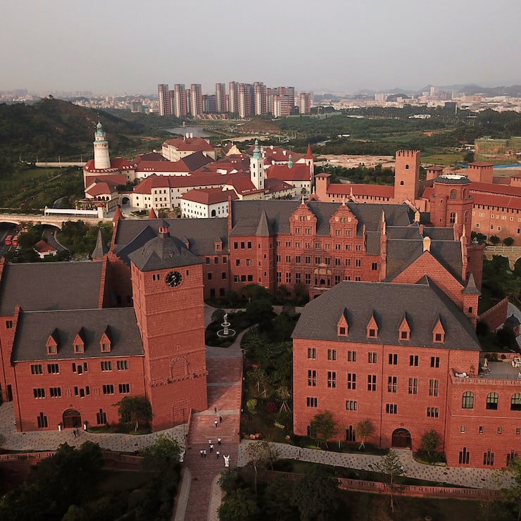  Huawei's new sprawling 'Ox Horn' Research and Development campus is seen from the air on April 25, 2019 in Dongguan, near Shenzhen, China.