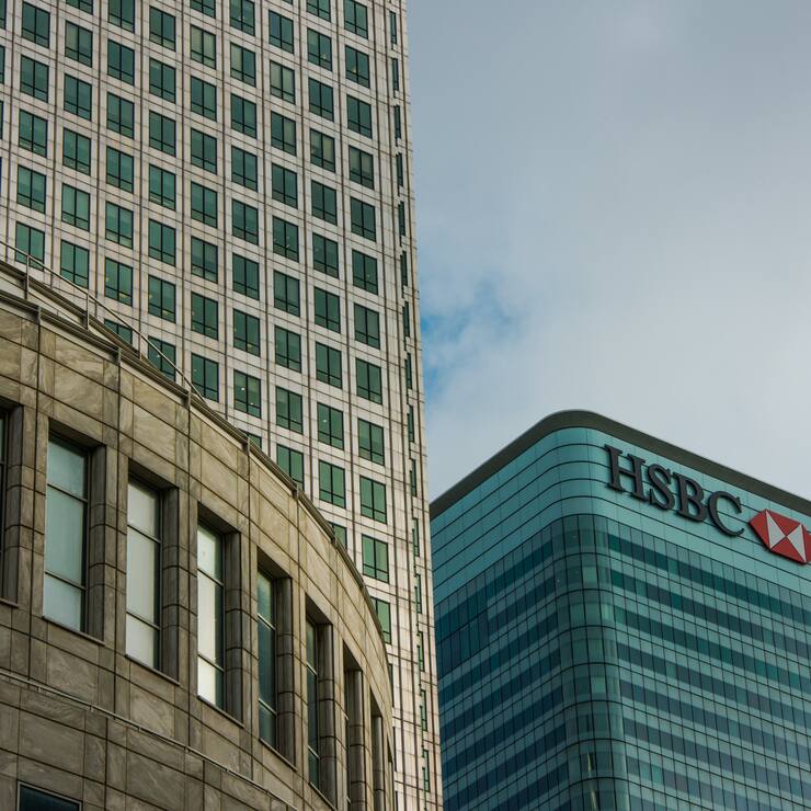 CANARY WHARF, LONDON, UNITED KINGDOM - 2017/09/20: Reuters headquarters left, HSBC headquarters, right,  from Reuters Square.  Stands in the Canary Wharf financial, business and shopping district in London, U.K. (Photo by Brais G Rouco/SOPA Images/LightRocket via Getty Images)