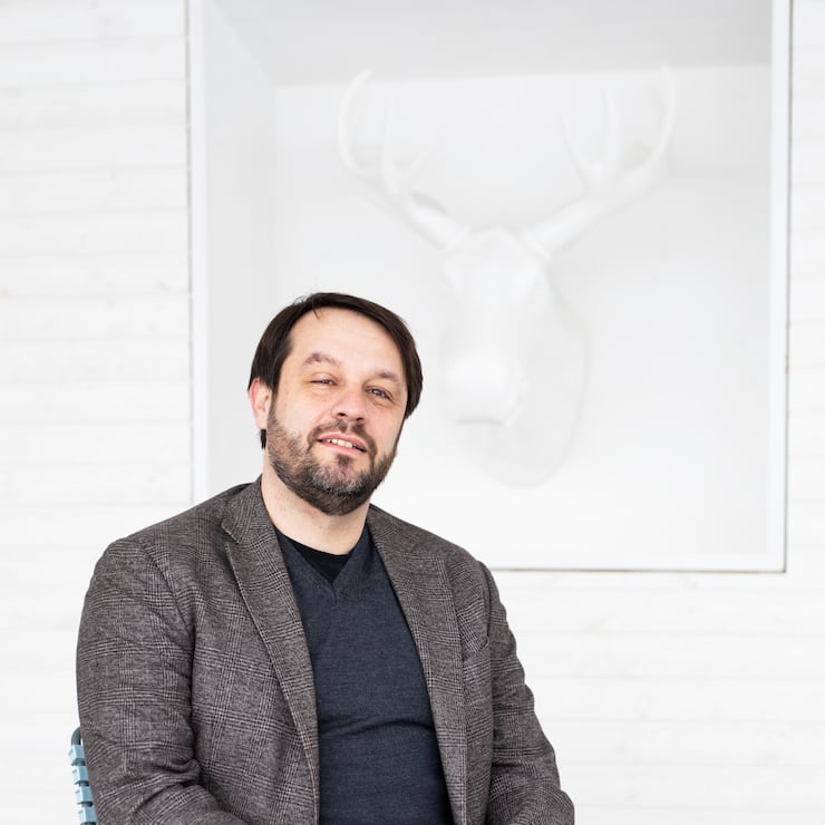 Portrait von China Experte Ralph Weber, der als Professor am Europainstitut an der UniversitÃ¤t Basel arbeitet. Aufgenommen am 26.01.2021 in seinem GartenhÃ¤uschen. 