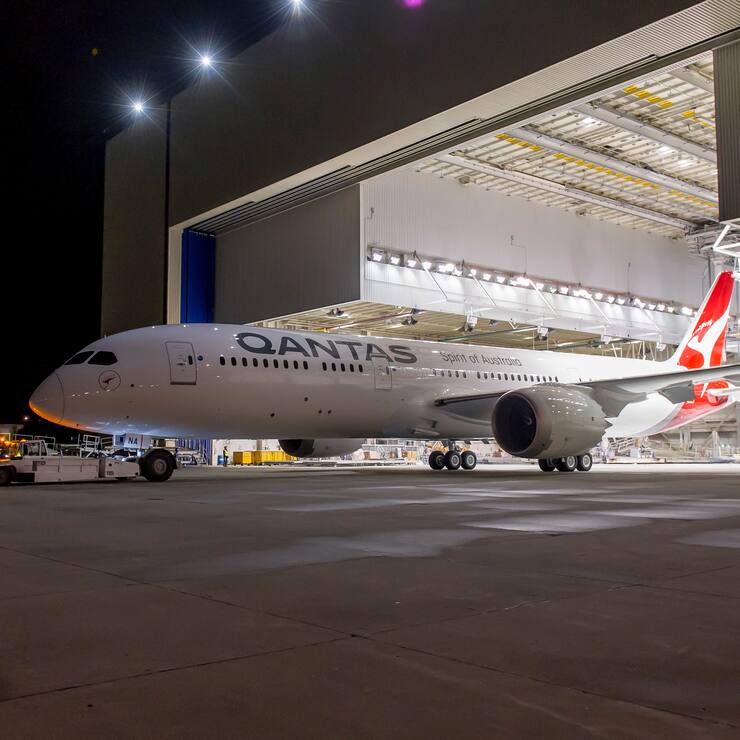 787-9 QAN #615-ZB269_ Paint Hangar Roll-Out