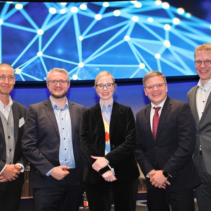 Die Panelisten:Kye Andersson, Head of Communications; Peltarion;Damian Borth, Professor of Artificial Intelligence & Machine Learning, Uni St. Gallen;Annika SchrÃ¶der, Executive Director, UBS Group Technology;Otto Preiss, COO Digital, ABB;Dennis Nobelius, CEO, Zenuity