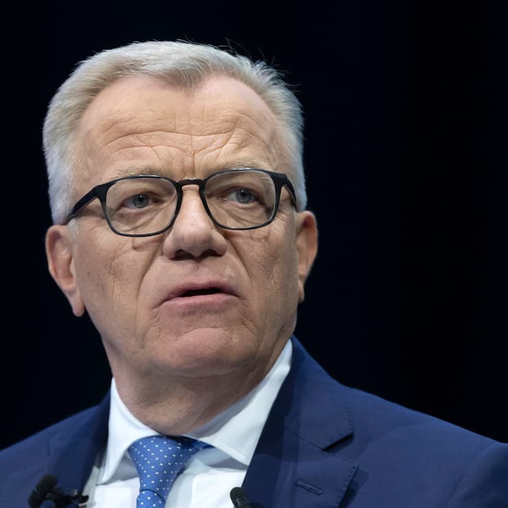 Hansueli Loosli, Praesident des Verwaltungsrates, spricht an der 21. ordentlichen Generalversammlung der Swisscom AG in der St. Jakobshalle in Basel, am Dienstag, 2. April 2019. (KEYSTONE/Georgios Kefalas)