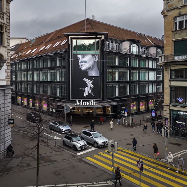 Eine Aussenaufnahme des Warenhaus Jelmoli an der Bahnhofstrasse in Zürich