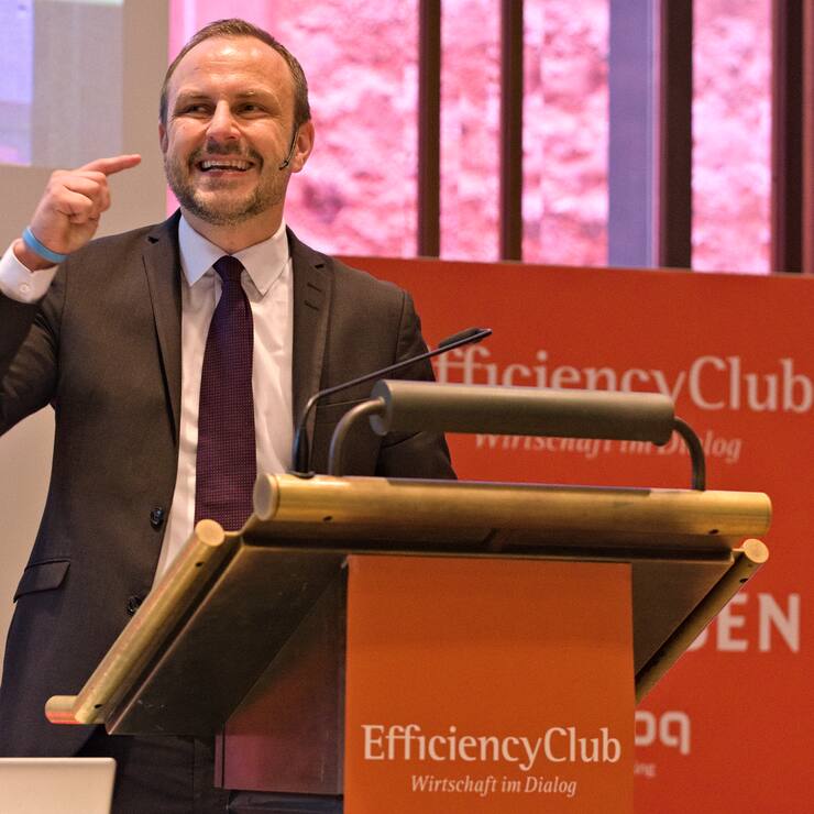Peter Neumann, Professor fÃ¼r Sicherheitsstudien, King's College London, spricht vor dem Efficiency Club im Widder Hotel