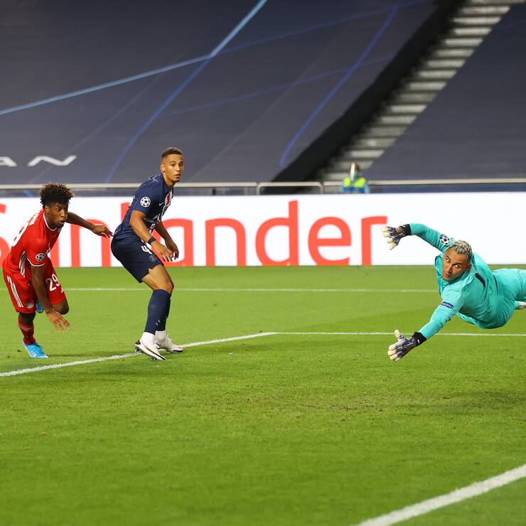 LISBON, Aug. 24, 2020 Kingsley Coman (2nd L) of FC Bayern Munich scores his team's first goal during the UEFA Champions League Final match between Paris Saint-Germain and Bayern Munich at Estadio do Sport Lisboa e Benfica in Lisbon, Portugal, Aug. 23, 2020. (Photo by Julian Finney/UEFA via Xinhua) (Credit Image: © Wen Xinnian/Xinhua via ZUMA Press (FOTO: DUKAS/ZUMA)