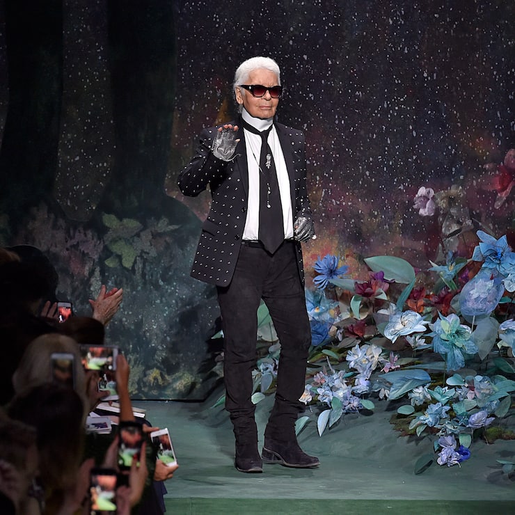 PARIS, FRANCE - JULY 05: Fashion designer Karl Lagerfeld walks the runway during the Fendi Haute Couture Fall/Winter 2017-2018 show as part of Haute Couture Paris Fashion Week on July 5, 2017 in Paris, France. (Photo by Victor VIRGILE/Gamma-Rapho via Getty Images)