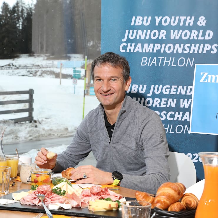 Zmorgamit Michael Hartweg (Biathlon-Arena-Erbauer), zur Biathlon-Junioren-WM im Januar 2020, fotografiert am 16.12.19.Bild Philipp Baer
