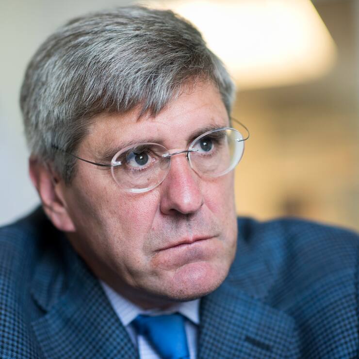 UNITED STATES - AUGUST 31: Stephen Moore of The Heritage Foundation is interviewed by CQ in his Washington office, August 31, 2016. (Photo By Tom Williams/CQ Roll Call)