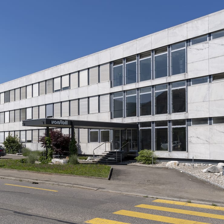 Der Sitz des Schweizer Industriekonzerns Von Roll Holding AG in Breitenbach.