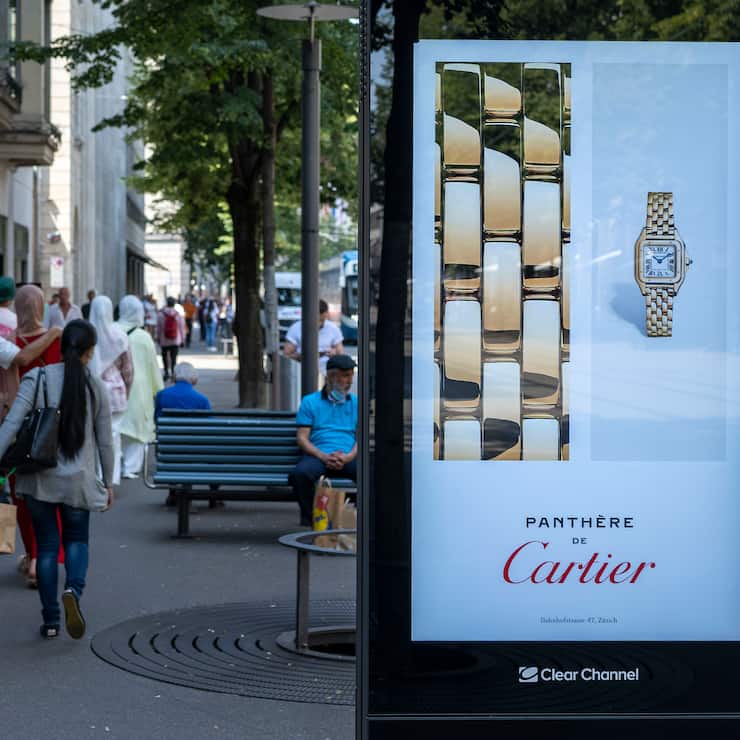 Eine Cartier Uhrenwerbung, fotografiert am Freitag, 23. Juli 2021 an der Bahnhofstrasse in Zuerich. (KEYSTONE/Christian Beutler)