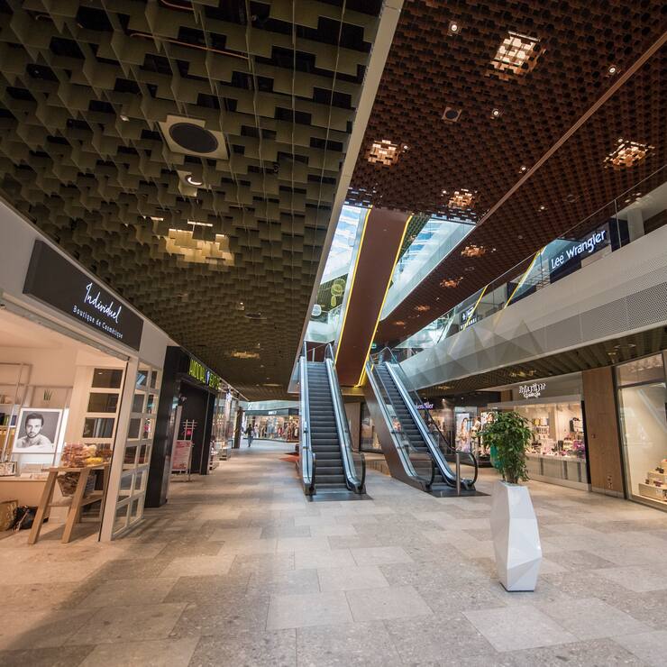 Die Gaenge der Shopping Mall of Switzerland in Ebikon am Mittwoch 12. September 2018. (KEYSTONE/Urs Flueeler)