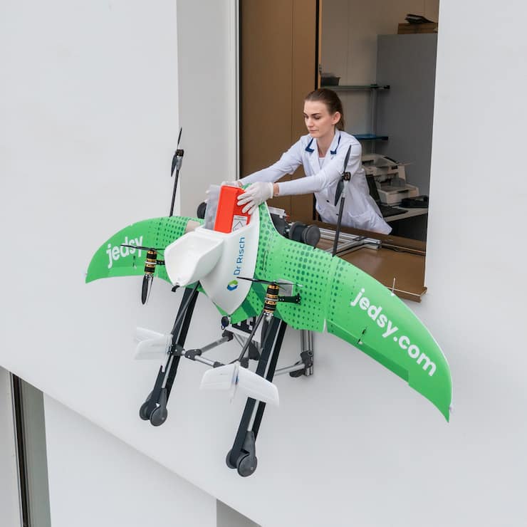 Installation und Inbetriebnahme der Transportdrohne von jedsy.com für Proben der Firma Dr Risch.