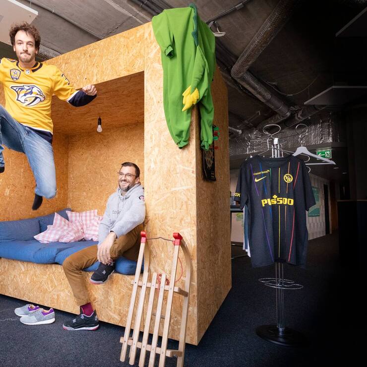 David Geisser (gelbes Shirt), Dominik Fricker (grauer Pullover), Sergio Muster