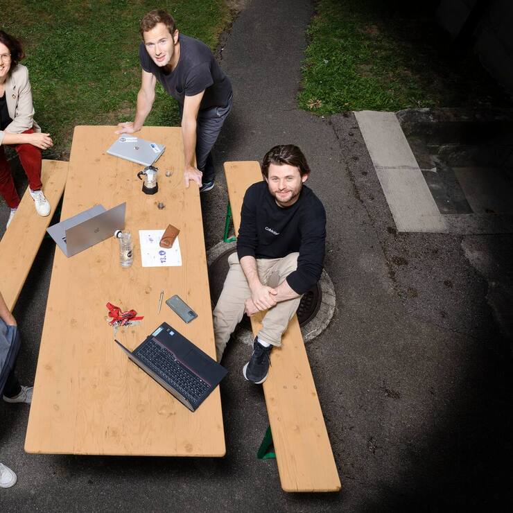 Startup BLP Digital - Tim Beck (Schwarzer Pullover), Sven Beck (blaues Shirt), Thore Harmuth (schwarzes Shirt) und Sabrina Schenardi