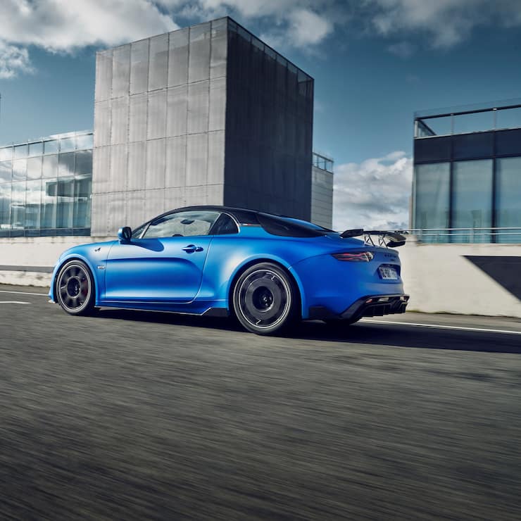 Klein, stark, blau: Der Alpine R markiert die Spitze der erfolgreich neu aufgelegten Tochtermarke von Renault. Schnell ist er, und schnell sieht er auch aus.