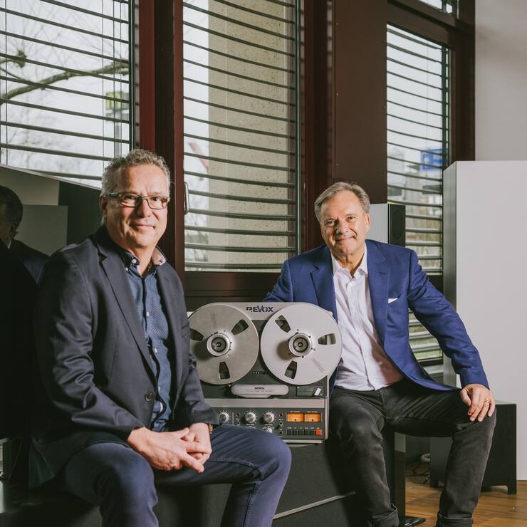 Regensdorf 13.01.23 Zu Besuch am Hauptsitz von Revox in Regensdorf.CEO Thomas Morawetz (l.) und Besitzer Beat Frischknecht. Â© Samuel Schalch 