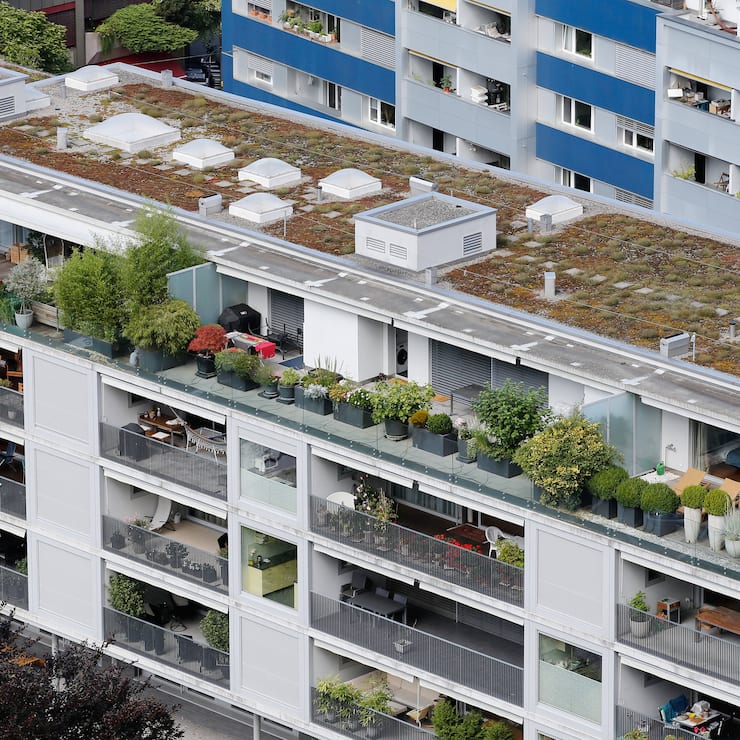 Ein Mehrfamilienhaus in Baden (AG); Immobilienmarkt Eigenmietwert abschaffen? Das sind die Folgen für die Häuserpreise Ende September stimmt die Schweiz über die Abschaffung des Eigenmietwerts ab. Für Fachleute zeichnet sich schon jetzt eine Tendenz auf dem Markt ab.