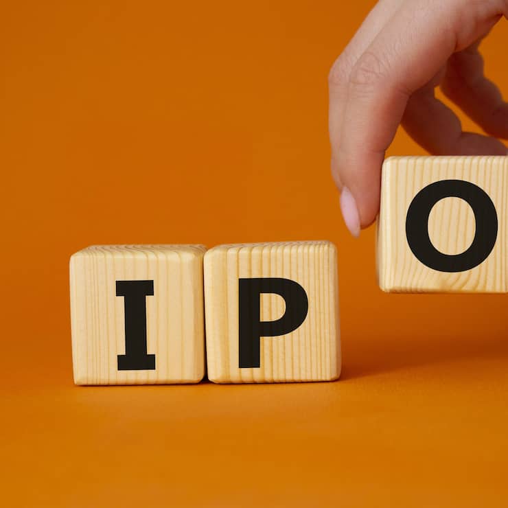 Der Börsengang (englisch initial public offering, IPO) ist der Prozess während der Zulassung von Aktien an einer Wertpapierbörse bis zur Aufnahme der Kursfeststellung im regulierten Markt.