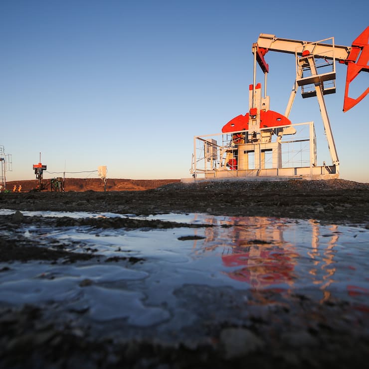 TATARSTAN, RUSSIA  OCTOBER 30, 2018: An oil pump jack in an oil field near the city of Almetyevsk. Yegor Aleyev/TASS (Photo by Yegor Aleyev\TASS via Getty Images)