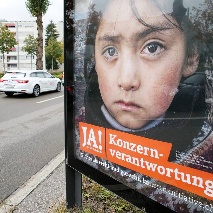   Foto  Manuel Geisser  10.10.2020     Zürich      :  Konzernverantwortungsinitiative   . Eidgenössische Volksinitiative  Für verantwortungsvolle Unternehmen  zum Schutz von Mensch und Umwelt   . 