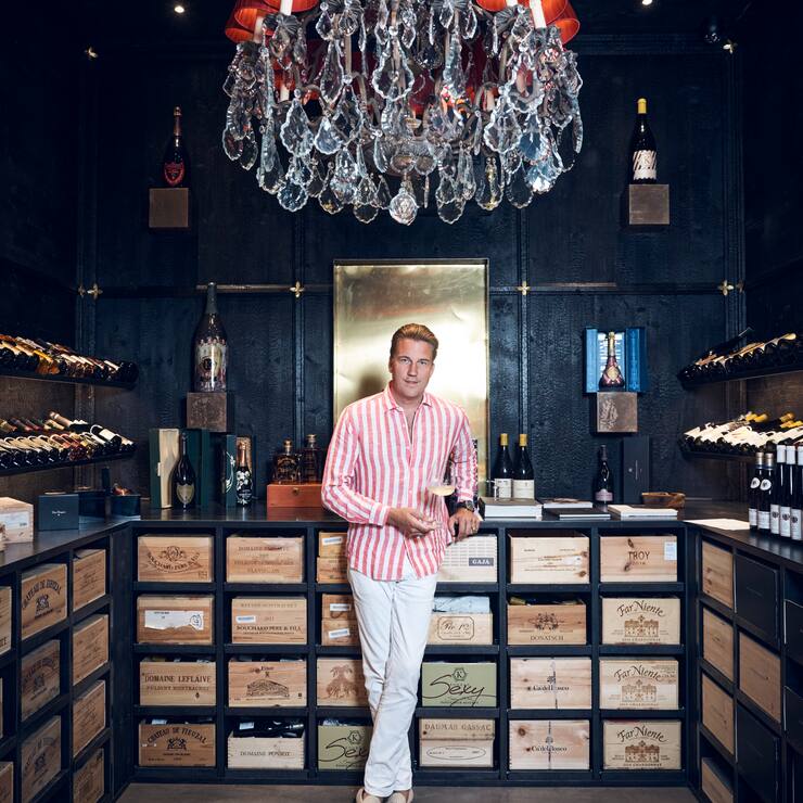 DJ Antoine in seinem Weinkeller