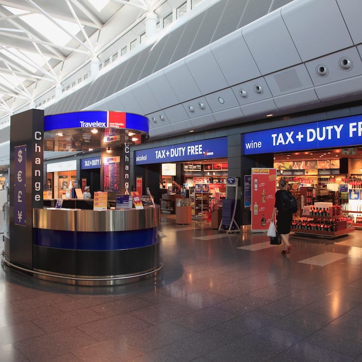 Switzerland, Zurich, airport, duty free shopping area Switzerland, Zurich, airport, duty free shopping area (KEYSTONE/PHOTONONSTOP/Tibor BOGNAR)