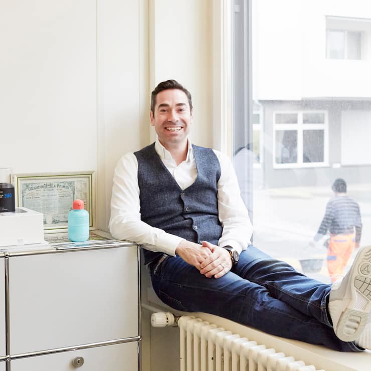 Mike Baur, 41, co-founder & executive chairman of the Swiss Startup Factory in the video and photo studio of his office. Zurich, Switzerland, November 9, 2016. Photo Assignment ID: 46202 Slug: SWISSBANK Status: Assigned Publication: WSJ Daily Section: C - Money and Investing..CREDIT: Elisabeth Real for The Wall Street Journal..Slug: SWISSBANK (KEYSTONE/Elisabeth Real)
