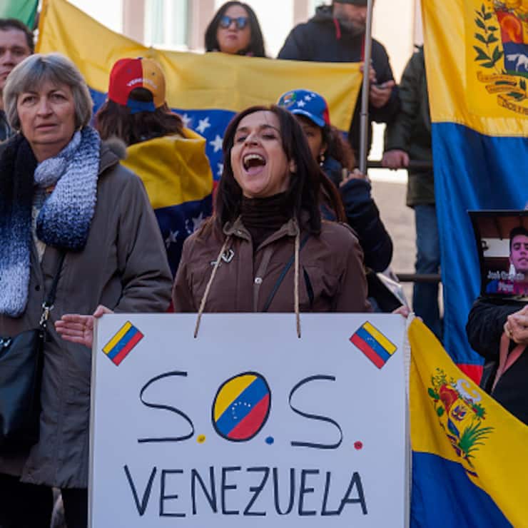 The Venezuelan community in Italy demonstrates in support of Juan Guaido and the people of the Bolivarian Republic of Venezuela and against Venezuelan president Nicolas Maduro in front Parliament on February 06, 2019 in Rome, Italy. (Photo by Stefano Montesi - Corbis/Getty Images)