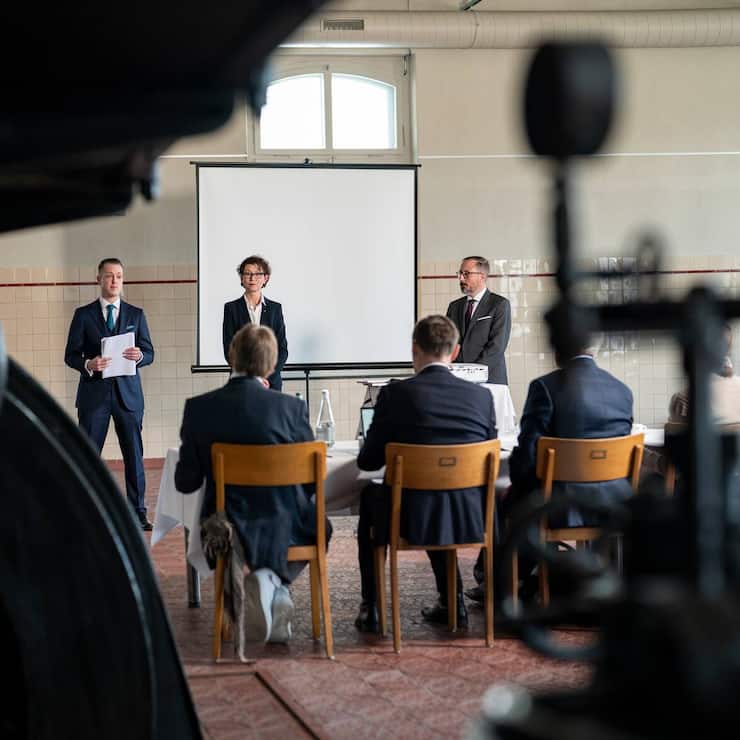 Cliff Kim, Andrea Steinmann Mascaro, Paul Hirschi (mit Bart). Raiffeisenbank Zuerich