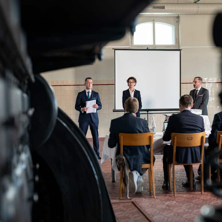 Cliff Kim, Andrea Steinmann Mascaro, Paul Hirschi (mit Bart). Raiffeisenbank Zuerich