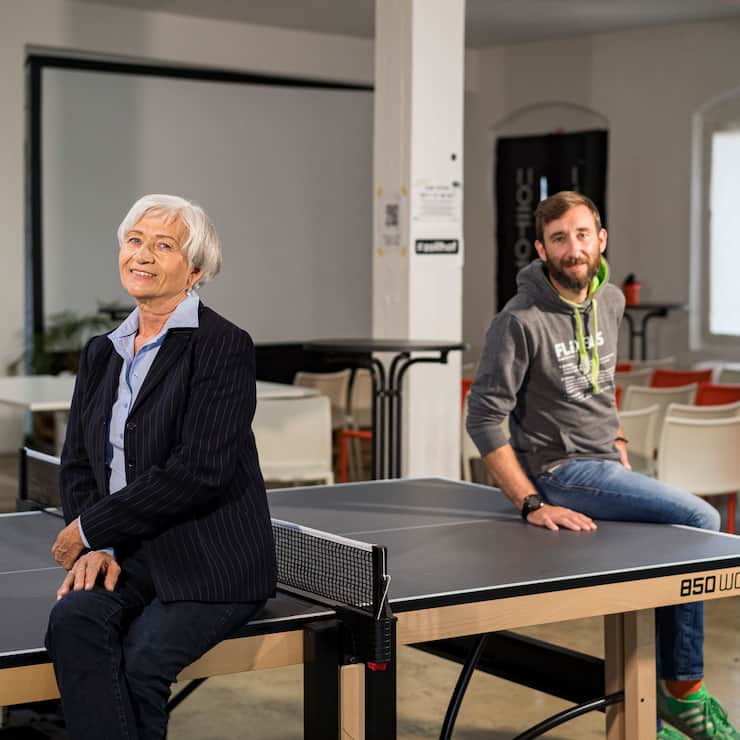 Ein Portrait von einem der Flixbus GrÃ¼nder Daniel Krauss und seiner Mutter in den Raumen des Zollhof/Flixbus. Aufgenommen am 27. September 2019.