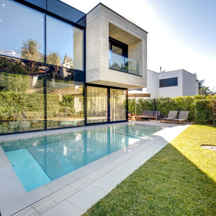 Collina d’Oro, Montagnola: Die 8,5-Zimmer-Villa südlich von Lugano wurde 2015 erbaut und verfügt über vier Schlafzimmer und fünf Badezimmer. Preis: 4 700 000 Franken.