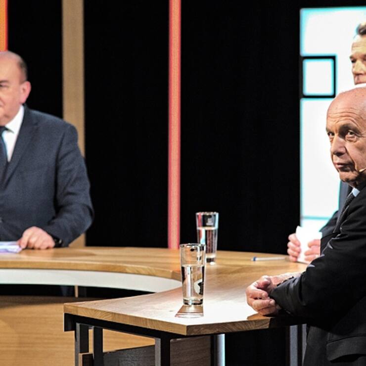 Axel Weber, UBS AG; Ueli Maurer, Finanzminister; Dirk SchÃ¼tz, Bilanz Â© Markus SennÂ  www.Passionforpictures.org FEES APPLY! Business Talk BILANZ vom 8. MÃ¤rz 2022 mit Axel Weber und Ueli Maurer