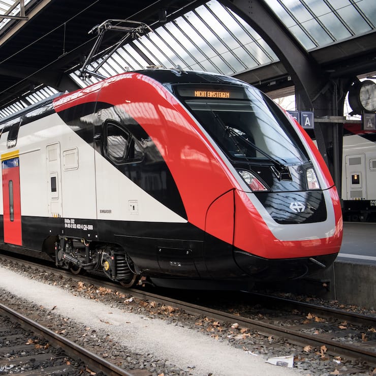 Der neue Fernverkehr-Doppelstockzug der SBB "FV-Dosto" steht im Hauptbahnhof in Zuerich, aufgenommen am Montag, 26. Februar 2018. (KEYSTONE/Ennio Leanza)