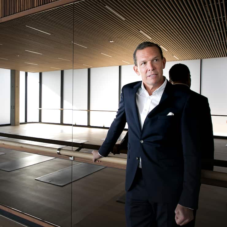 Daniel Grieder, CEO Tommy Hilfiger, Portrait, Einzelportrait, Europa, Niederlande, Amsterdam, 26.09.2018|| hier im Betriebseigenen Yogastudio, das die Mitarbeiter nutzen koennen