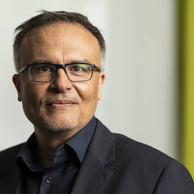 Dan Staner, Vizepraesident und Europachef von Moderna posieren fuer ein Portrait nach einer Medienkonferenz, an der sie ueber die Lieferung von Impfdosen und die laufende Impfkampagne informiert haben, am Freitag, 13. April 2012 in Bern. (KEYSTONE/Alessandro della Valle)