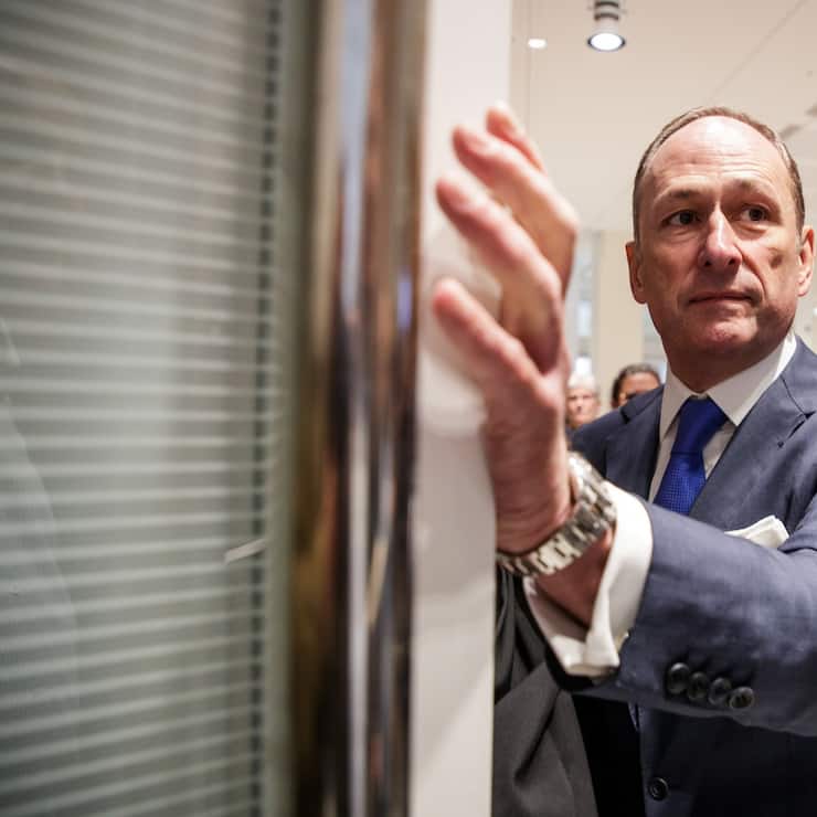 epa07079203 UBS legal expert Markus Diethelm arrives at the Paris courthouse, France, 08 October 2018, prior to the trial of Swiss Bank UBS over allegations it established a wide-ranging tax fraud scheme involving billions of euros.  EPA/CHRISTOPHE PETIT TESSON
