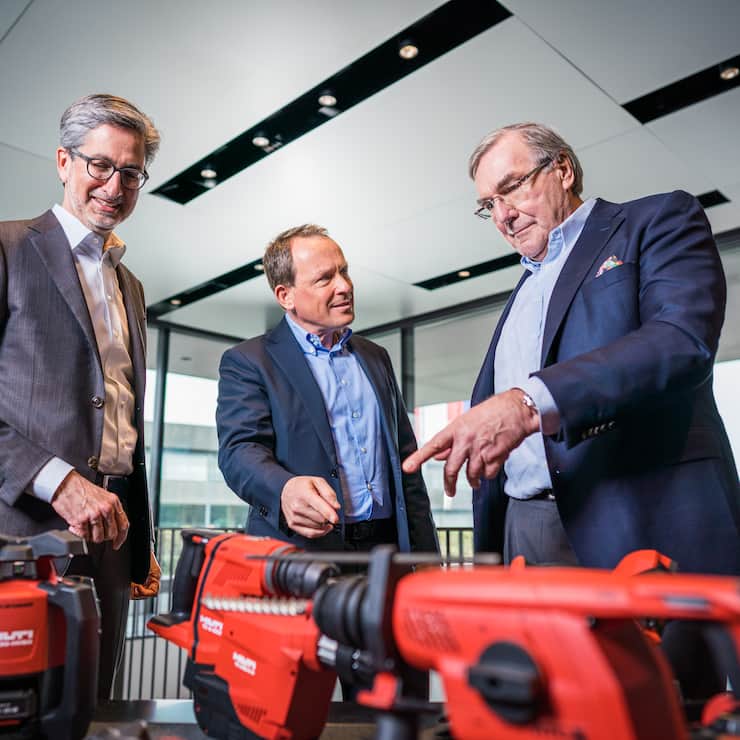 Der neue CEO Jahangir Doongaji, der aktuelle CEO und designierte VR-Präsident Christoph Loos, der abtretende VR-Präsident Heinrich Fischer (von links): 