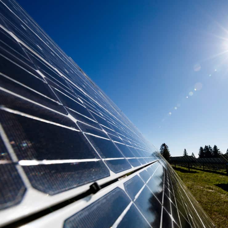 Solarpanels im Sonnenschein