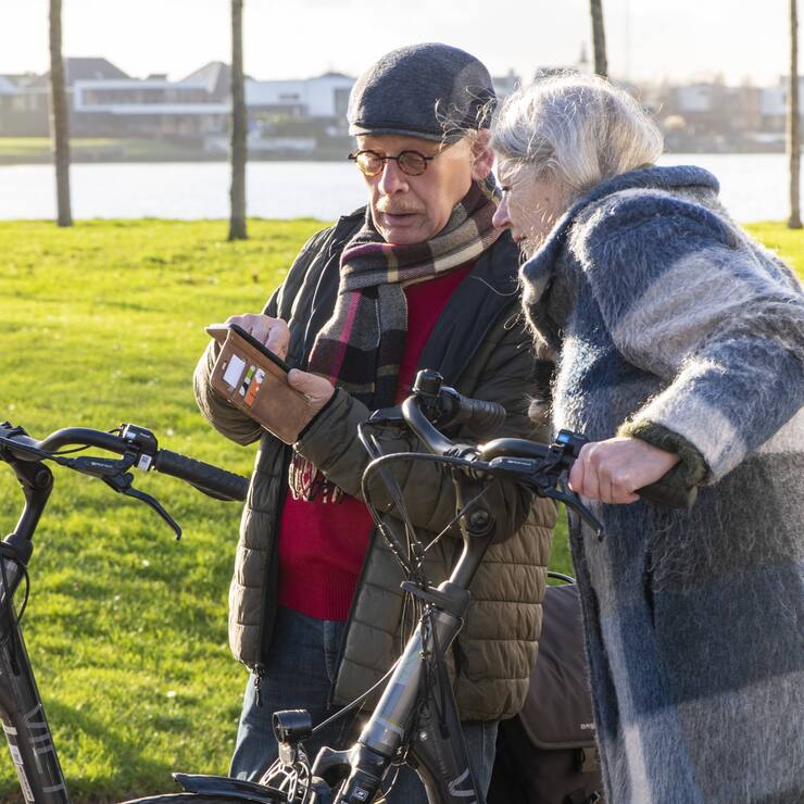 Netherlands, Cuijk - illustrative image. Elderly couple on a bicycle in a residential area. photo: ANP / Hollandse Hoogte / Patricia Rehe *** Netherlands, Cuijk illustrative image Elderly couple on a bicycle in a residential area photo ANP Hollandse Hoogte Patricia Rehe PUBLICATIONxINxGERxSUIxAUTxONLY Copyright: xANPx/xPatriciaxRehex x442749473x originalFilename: 442749473.jpg 