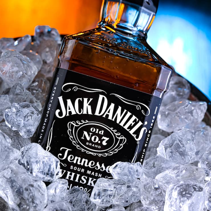 Eine Flasche «Jack Daniel's» -  hergestellt von der Jack Daniel Distillery und seit 1956 im Besitz der Brown-Forman Corporation.
