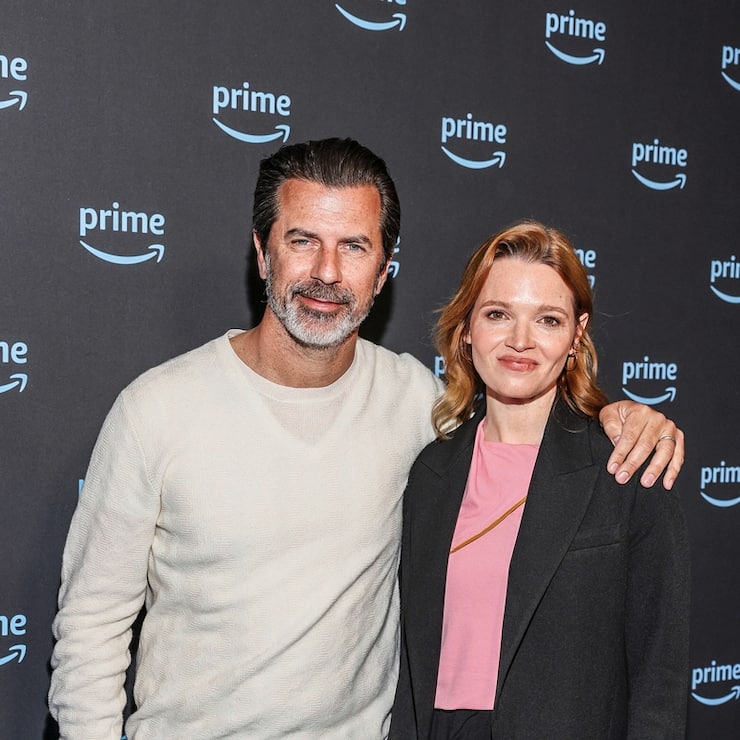 Bun appetit! Andreas Caminada (l.) wird auf seinen kulinarischen Weltreisen von ­Prominenten wie der Schauspielerin Karoline Herfurth begleitet.