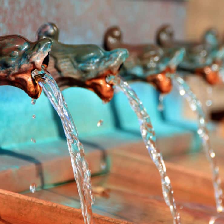 Wie die historischen Wasserspeier an diesem Brunnen schütten die Unternehmen grosszügig Dividende aus. 