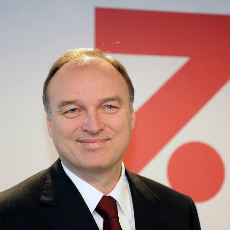 Tomas Ebeling, Vorstandsvorsitzender der ProSiebenSat.1 Media AG, posiert am 4. Maerz 2009 vor der Bilanzpressekonferenz des Medienunternehmens in Muenchen fuer Fotos. Das Unternehmen gibt am Donnerstag, 14. Mai 2009, seine Quartalszahlen bekannt.  (AP Photo/Uwe Lein)  ---- The March 4, 2009 photo shows Thomas Ebeling, CEO of the ProSiebenSat.1 Media AG  prior to the annual balance press conference  in Munich, southern Germany. (AP Photo/Uwe Lein)