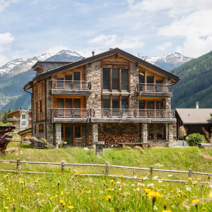 Obergesteln, Wallis: Das luxuriöse Anwesen bietet 260 Quadratmeter verteilt über vier Etagen. Preis: 2 750 000 Franken.