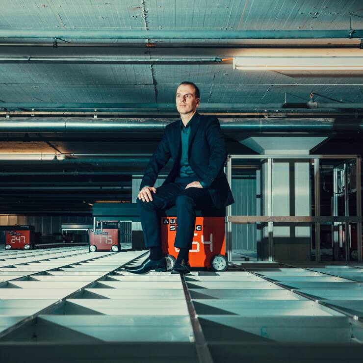 Roland Brack, GrÃ¼nder und CEO der Brack AG, im Hauptsitz.