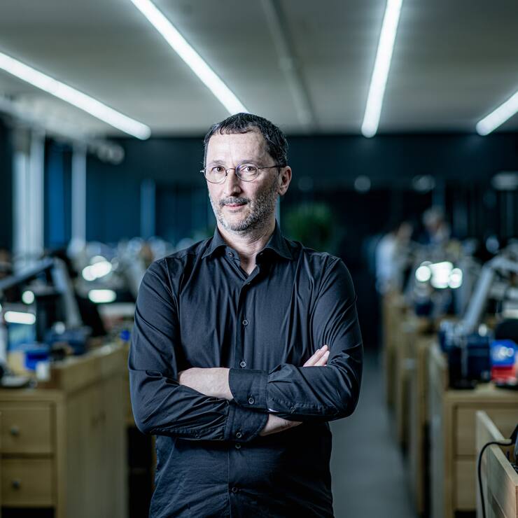 Pierre Salanitro and his luxury stone/gems setting company in Geneva. GenÃ¨ve,  le 20.02.2020 Â© David WagniÃ¨res